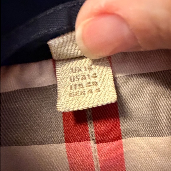 Burberry Navy Rain Coat w/ Foldaway Hood EUC, US Size 14 OFFERS ACCEPTED - Picture 5 of 10